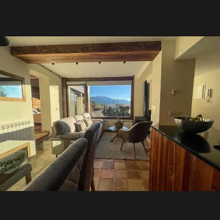 Cal Gatesques 4 Apartment